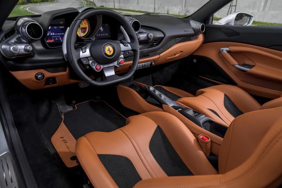Торпедо Ferrari F8 Spider 2020 года  (фото 9 из 13)